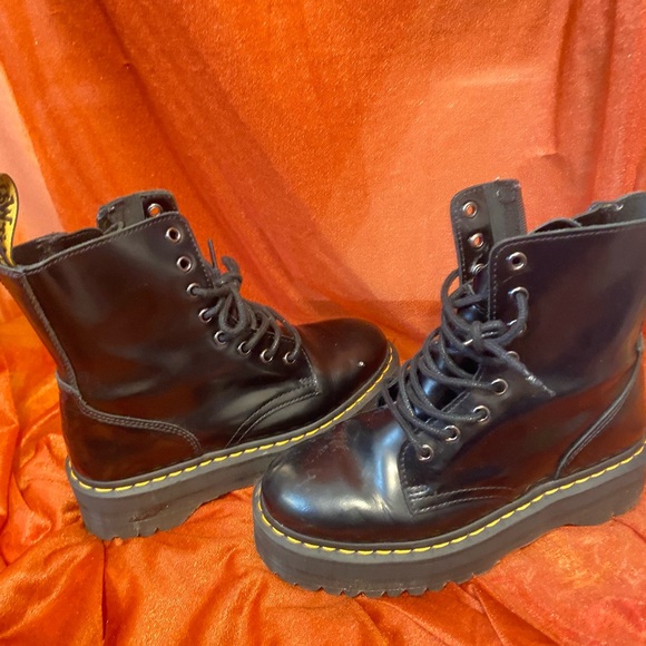 jadon doc martens, size 8 - Picture 2 of 4